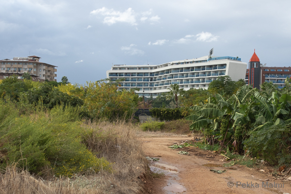 Joutomaa-alue hotellin rannassa  