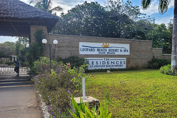 Leopard Beach hotellin portti